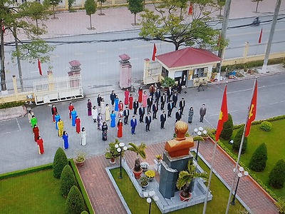 Các cơ sở Đoàn đồng loạt tham gia tổ chức Lễ chào cờ chào mừng 90 năm Ngày thành lập Đảng